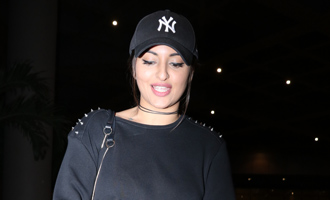 Sonakshi Sinha Spotted at Airport