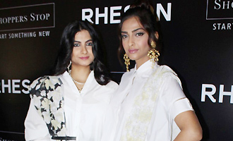 Sonam Kapoor & Rhea Kapoor at Press Showcase of High Street Brand Rheson