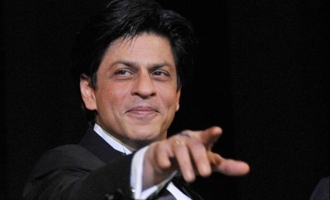 Watch Shah Rukh Khan's Heart-Melting Gesture For A Fan!