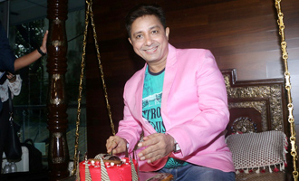 Sukhwinder Singh Celebrates Pre-Birthday With Fans