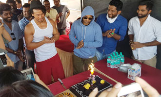 Tiger Shroff gets surprise on sets of 'Munna Michael'