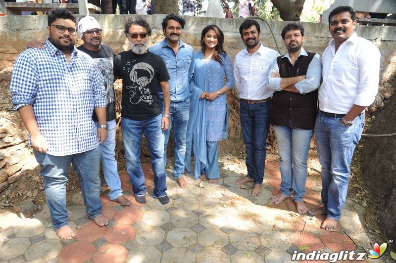 Bell Bottom Film Press Meet