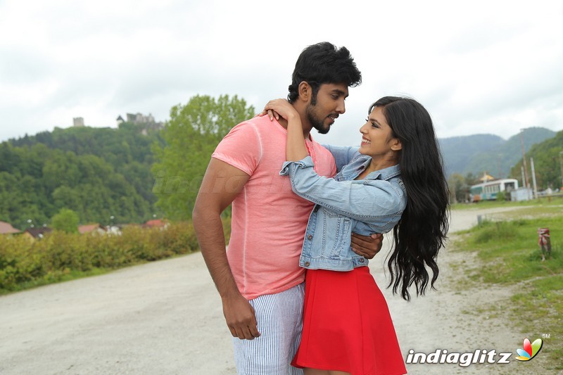 Nanu matu varalakshmi film photos. Hero prithvi, heroine malavika mohanan.