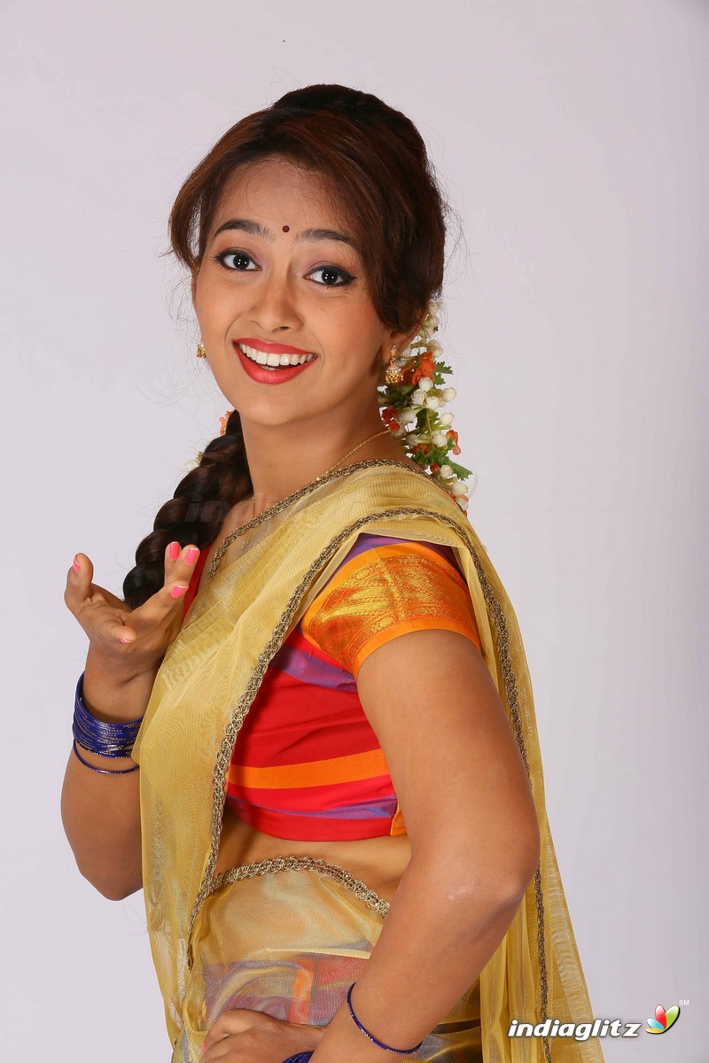 ESTHAR NARONHA IN 'NUGGEKAYI' KANNADA CINEMA