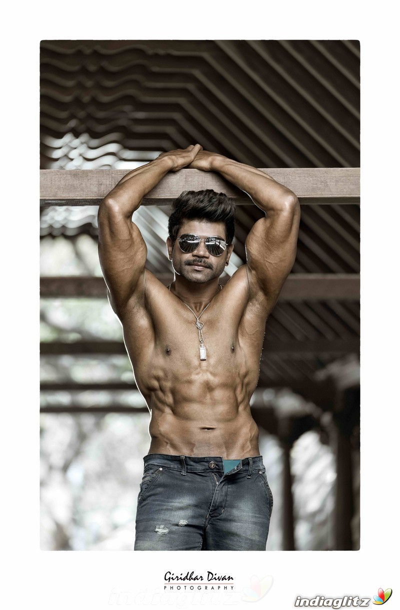 Actor Vionth Prabhakar 6 Pack