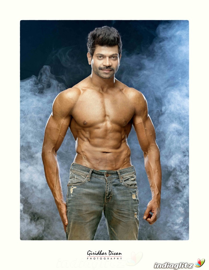 Actor Vionth Prabhakar 6 Pack