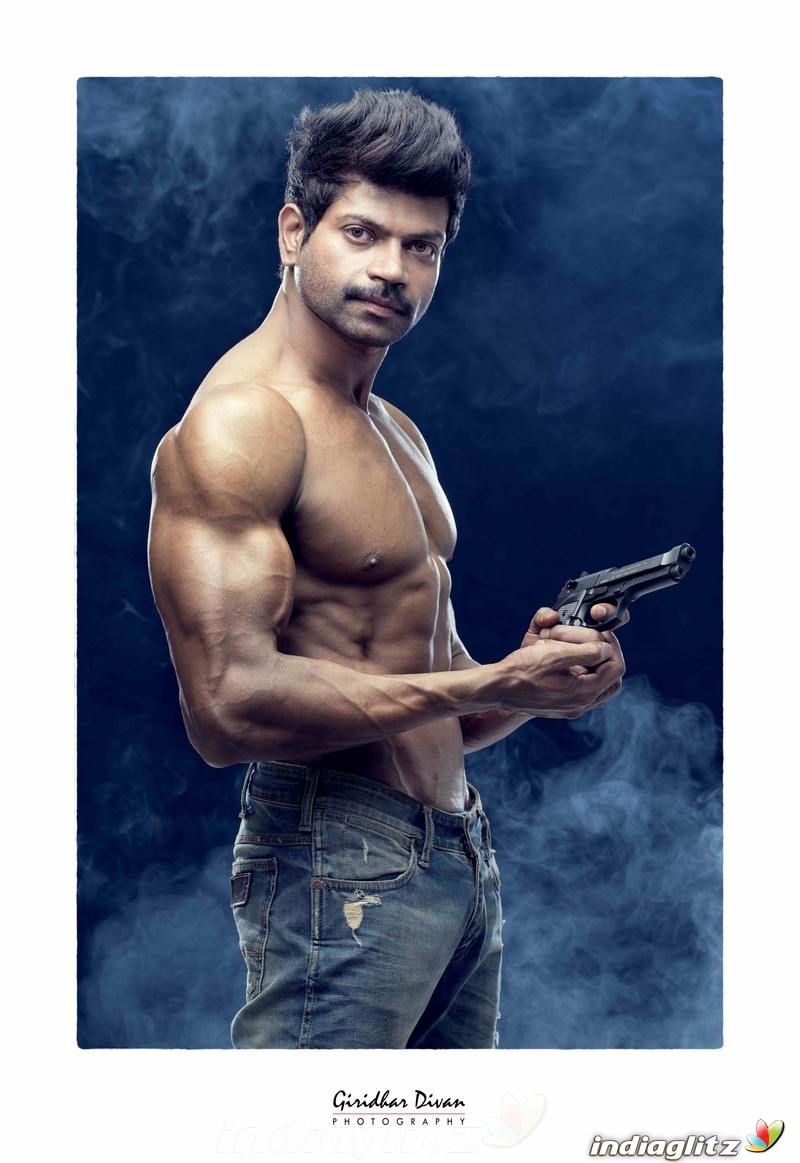 Actor Vionth Prabhakar 6 Pack