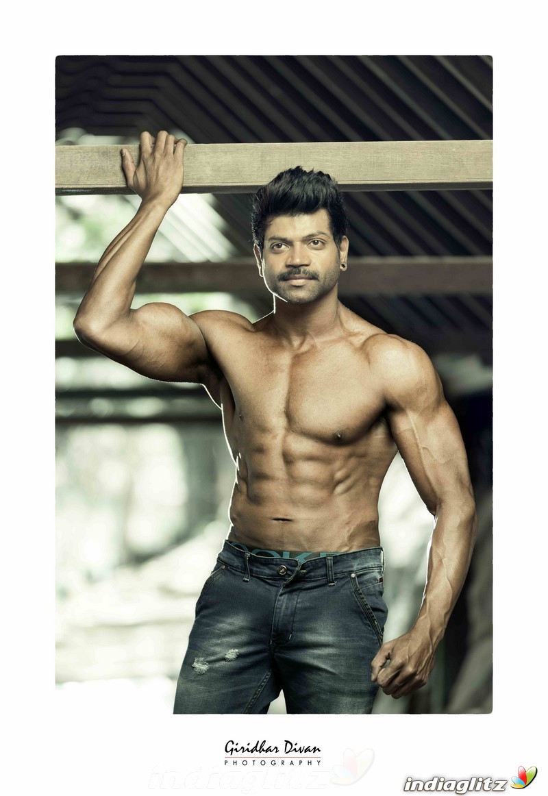 Actor Vionth Prabhakar 6 Pack