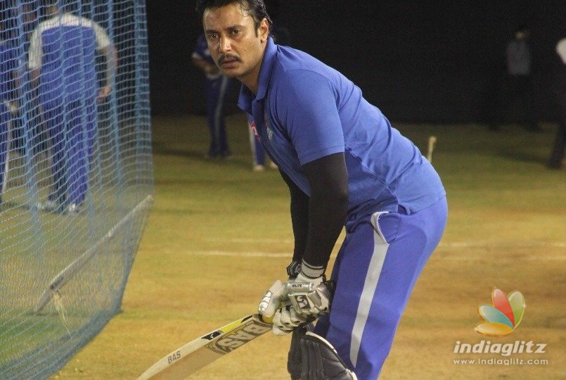 Darshan batting for fans