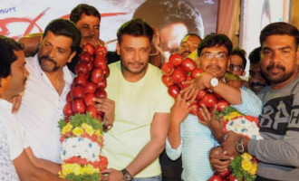 Apple garland to Darshan, Apple of box office