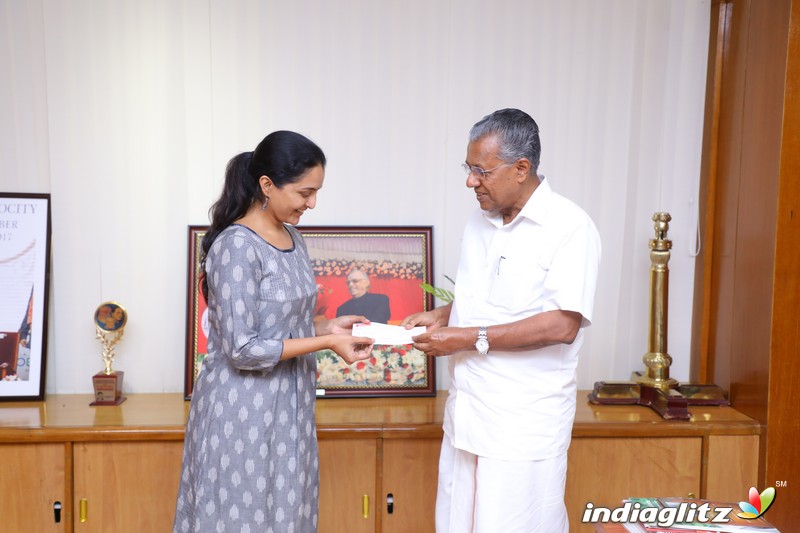 Manju Warrier Meet CM Pinarayi Vijayan