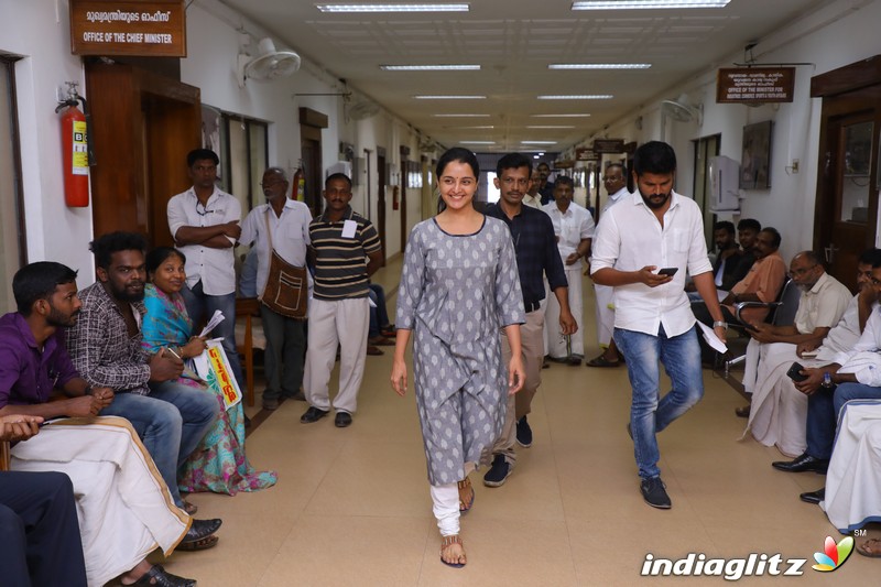 Manju Warrier Meet CM Pinarayi Vijayan