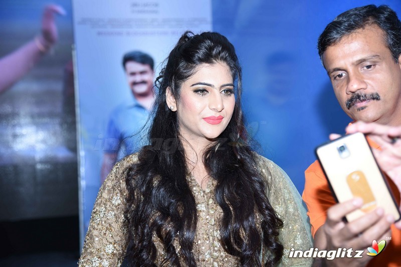 Munthirivallikal Thalirkkumbol Movie Audio launch