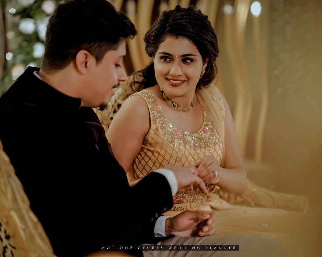 Alina Parikkal engagement pics