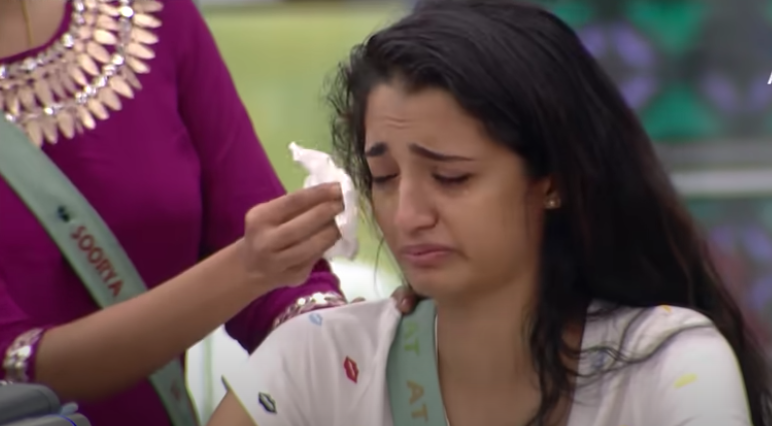 angel Bigg boss crying