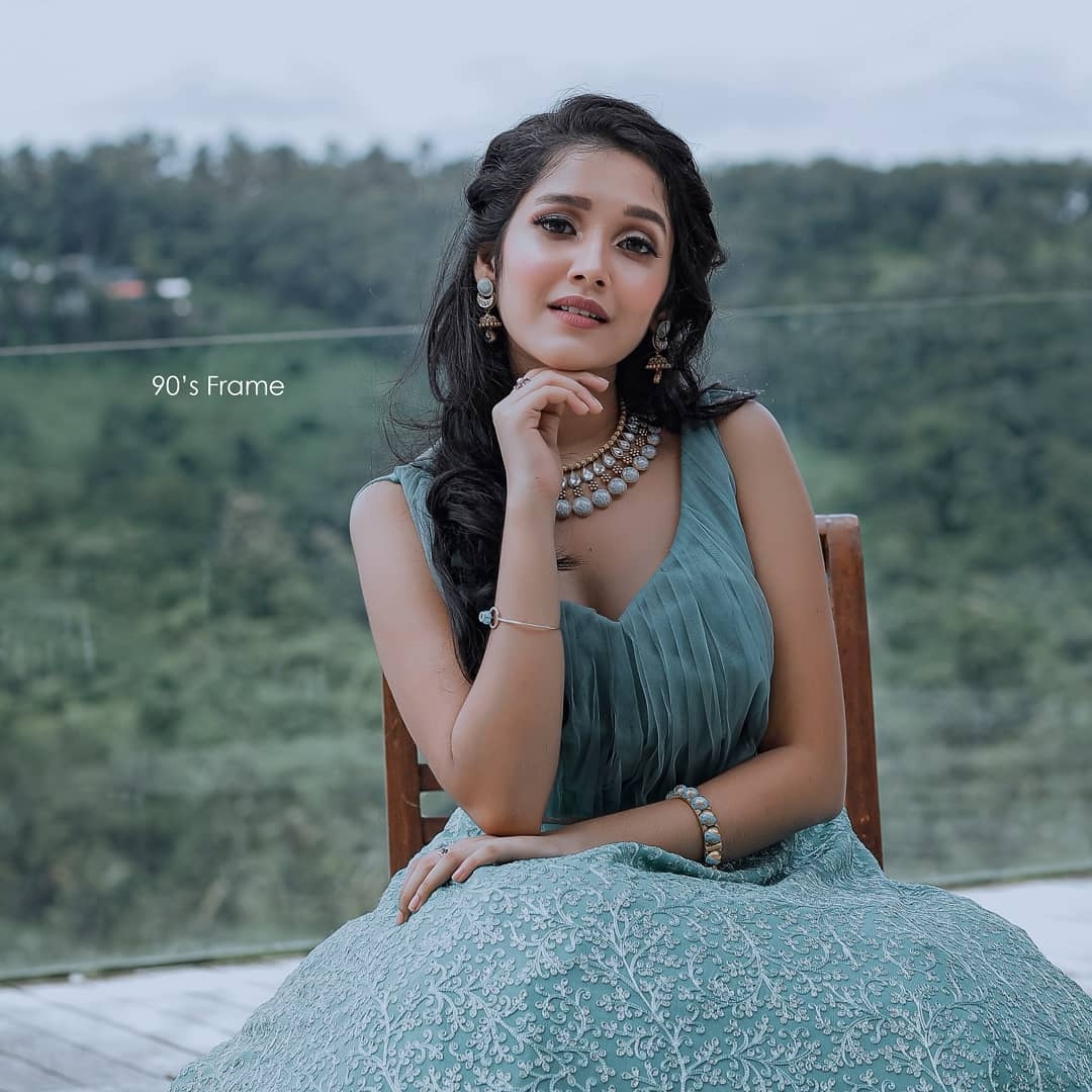 anikha photoshoot