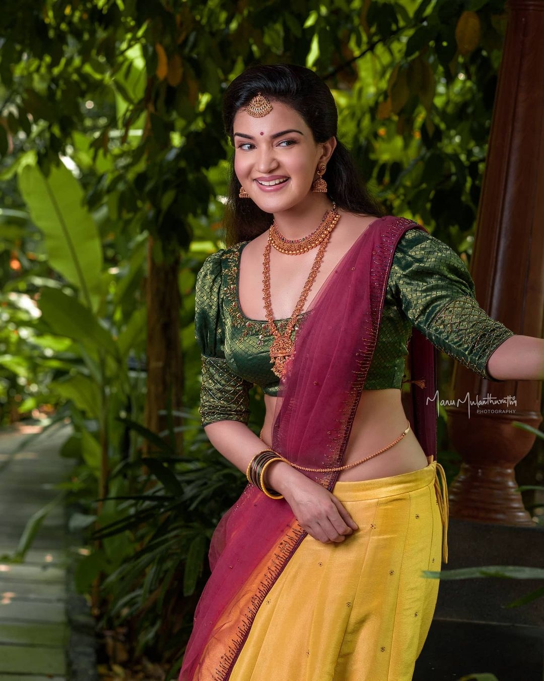 honey rose half saree