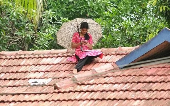 kerala rooftop girl