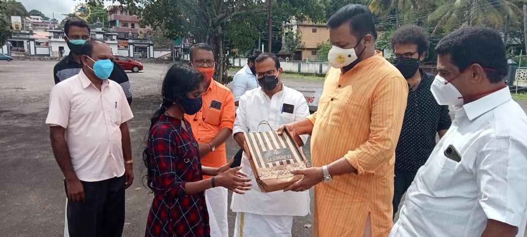 suresh gopi helping hand