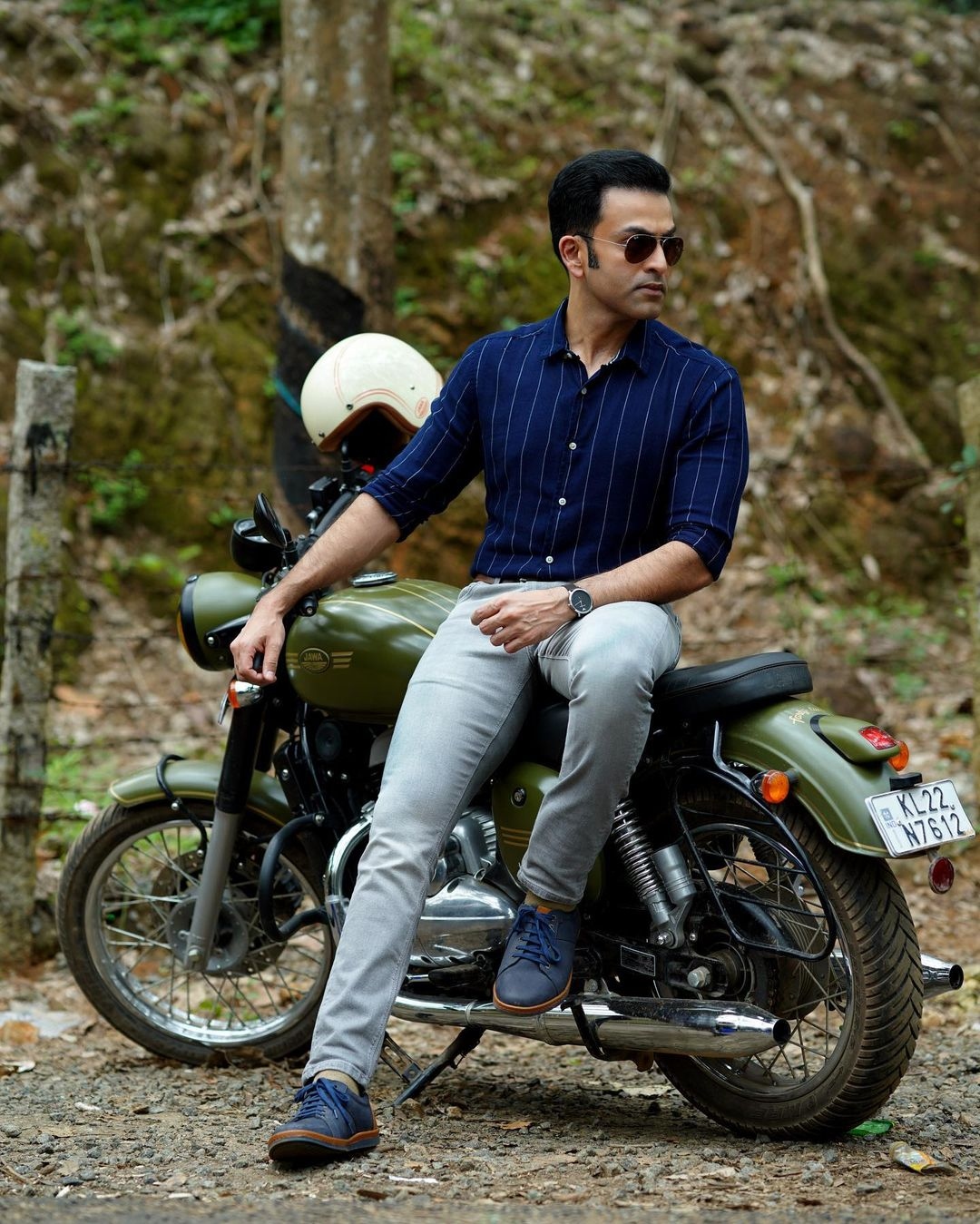 prithviraj swag police uniform