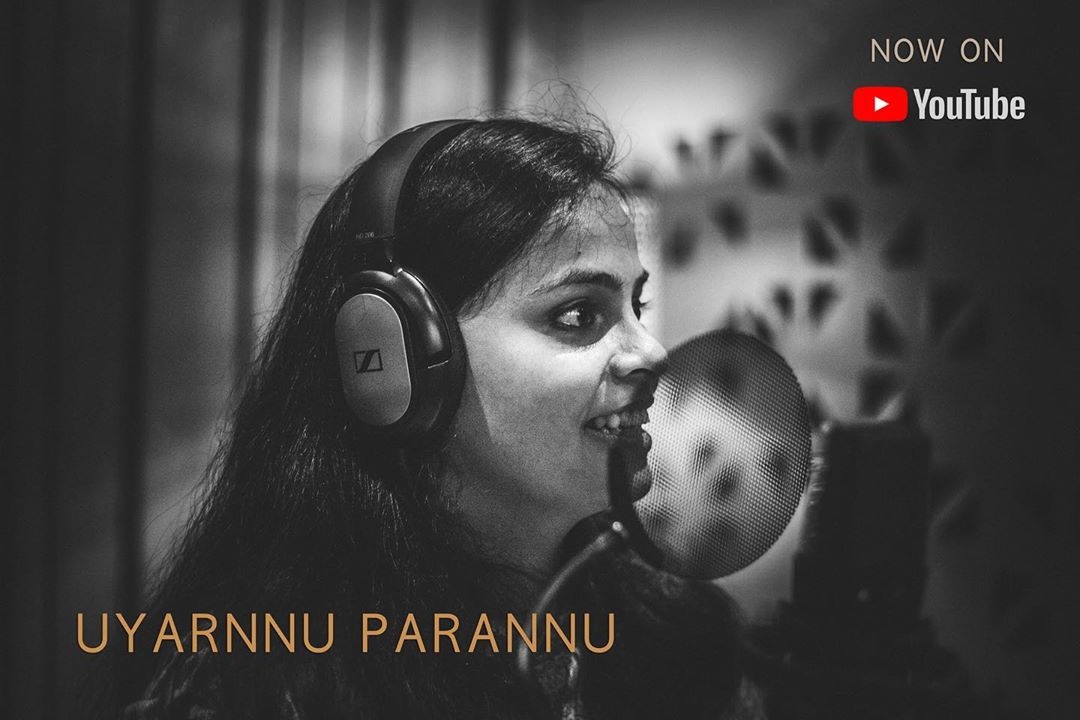 uyarnu parannu song