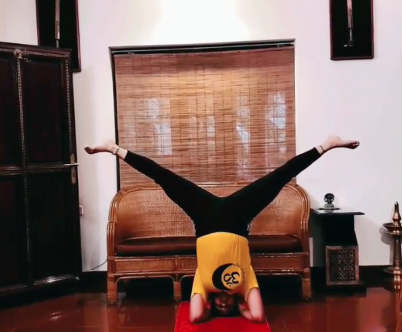 yoga samyuktha pics