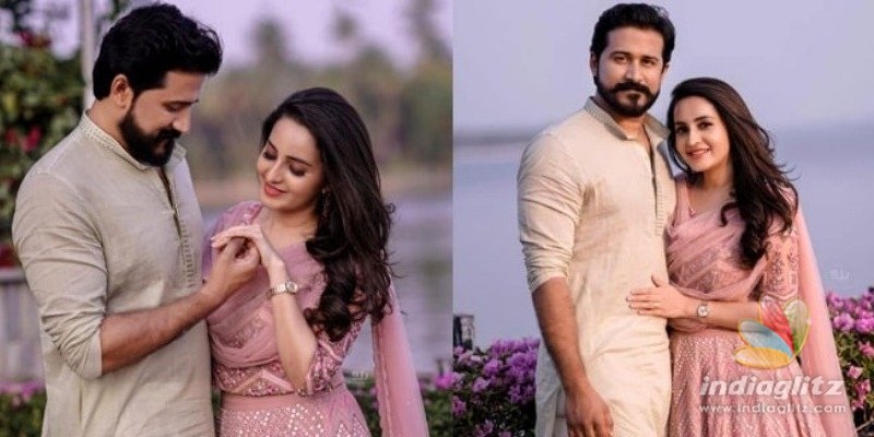 Bhama gets engaged to Arun, photos VIRAL 