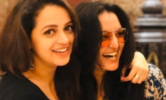 Manju Warrier turns photographer for her bestie Bhavana