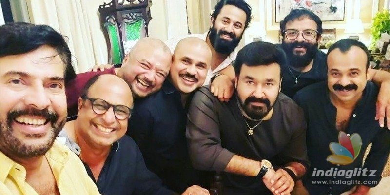 Mammootty-Mohanlals selfie with stars is VIRAL!