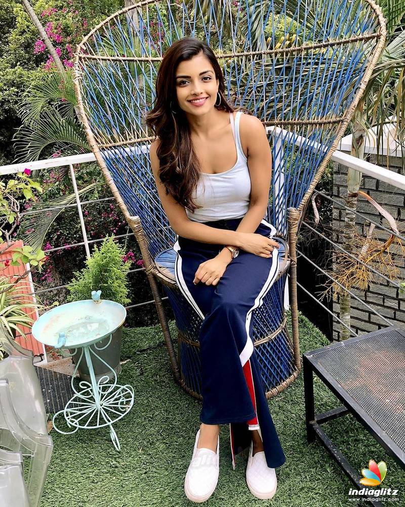 Ashna Zaveri