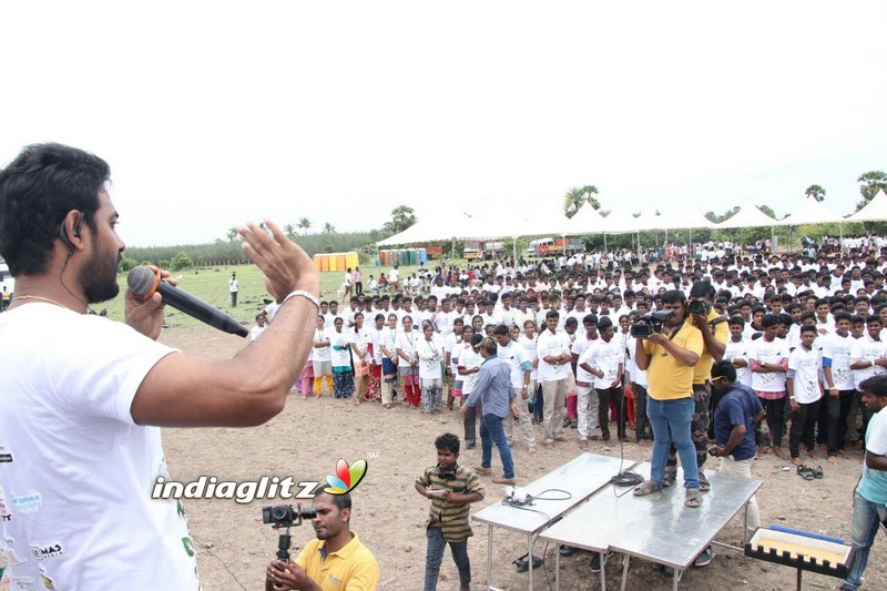 Actor Aari at Naanum Oru Vivasaiee Event