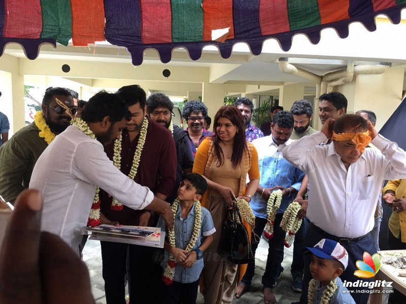 'Adanga Maru' Movie Pooja