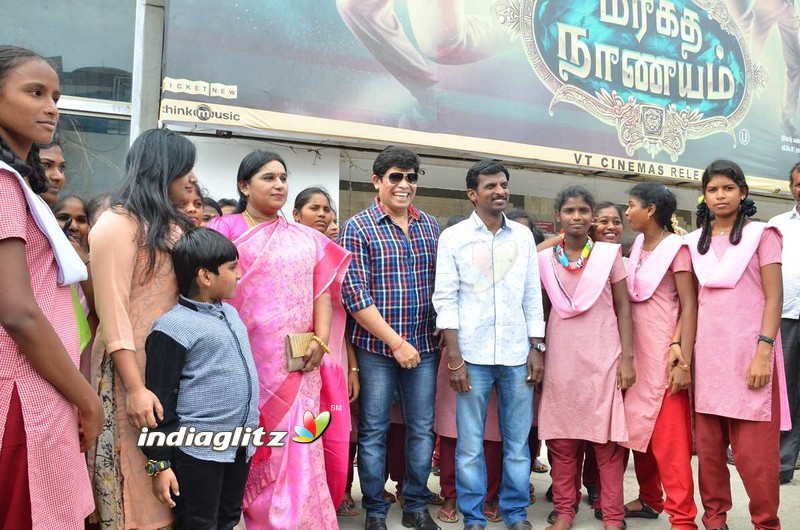 Anandraj Arranges 'Maragadha Naanayam' Special Show for Childrens