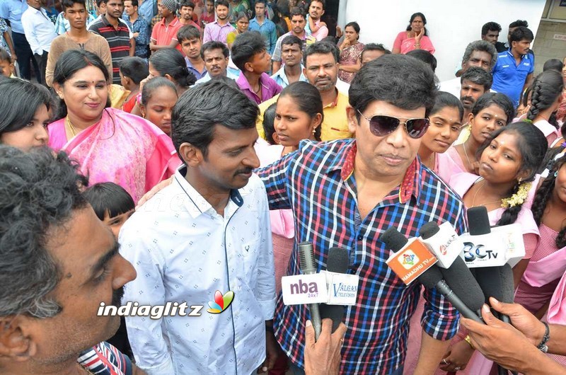 Anandraj Arranges 'Maragadha Naanayam' Special Show for Childrens