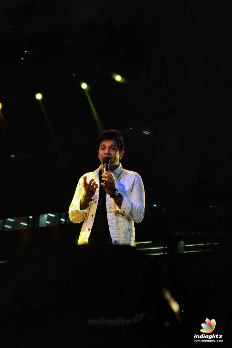 Andrea and Karthik perform in Live Concert