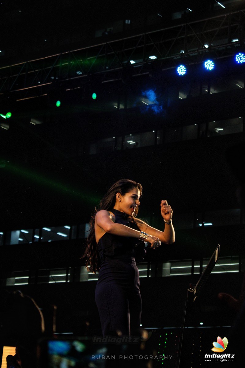 Andrea and Karthik perform in Live Concert