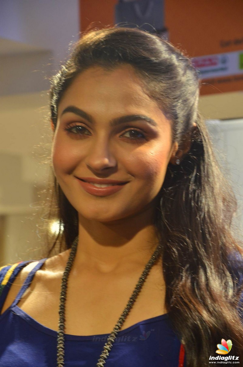 Andrea Jeremiah launches 200th Max Fashion India Showroom