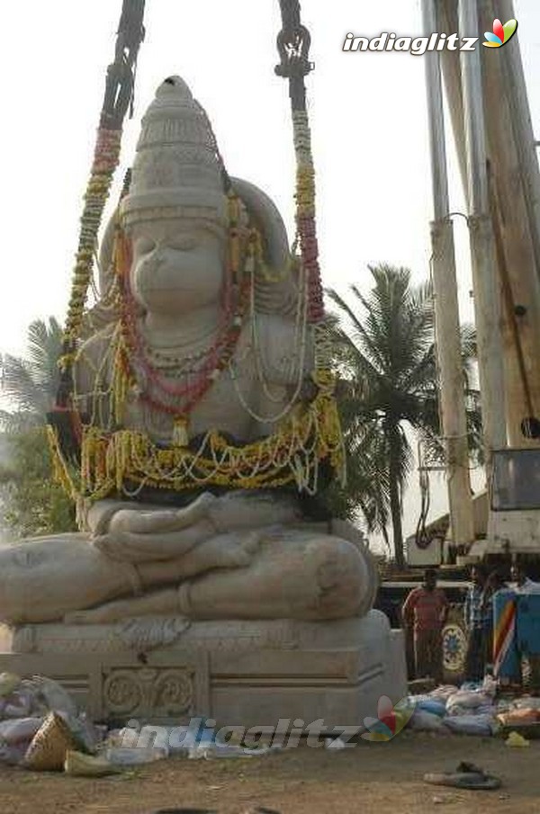 Action King Arjun Builds Hanuman Temple