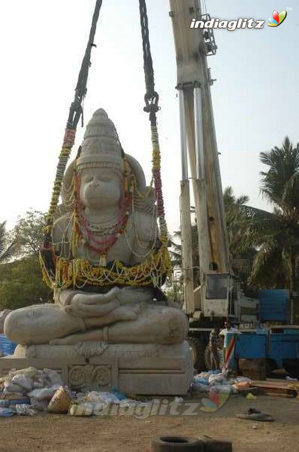 Action King Arjun Builds Hanuman Temple