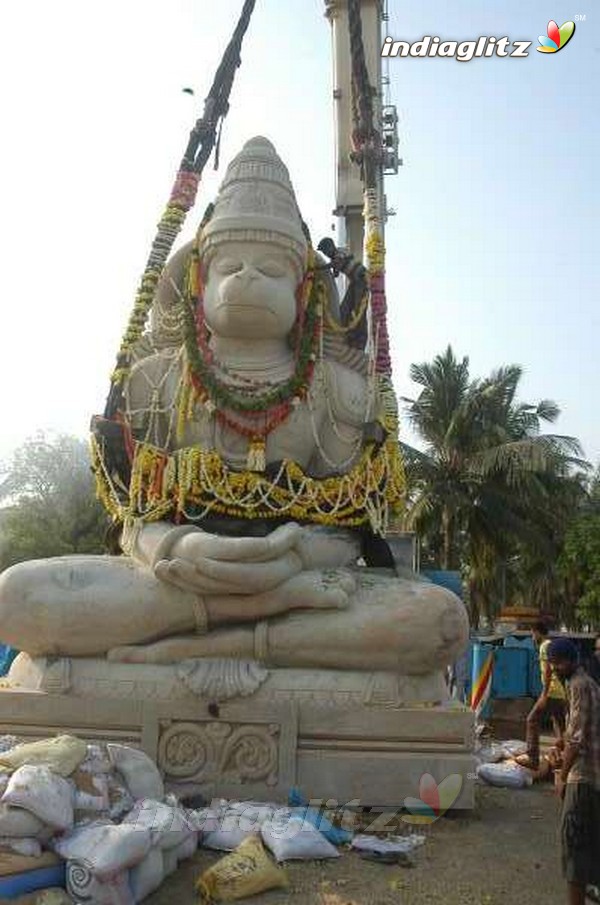 Action King Arjun Builds Hanuman Temple