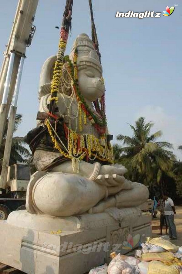 Action King Arjun Builds Hanuman Temple