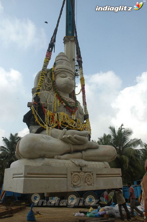 Action King Arjun Builds Hanuman Temple