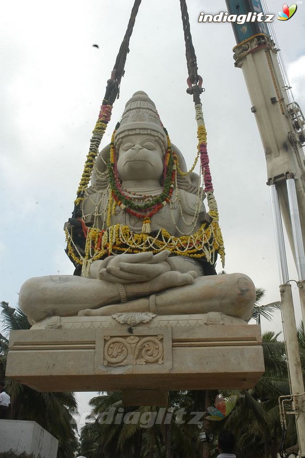 Action King Arjun Builds Hanuman Temple