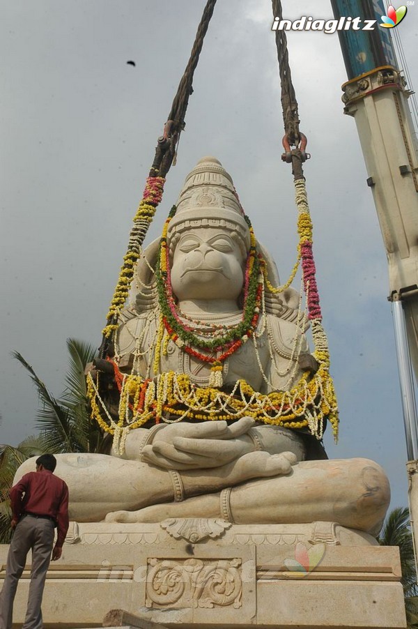 Action King Arjun Builds Hanuman Temple