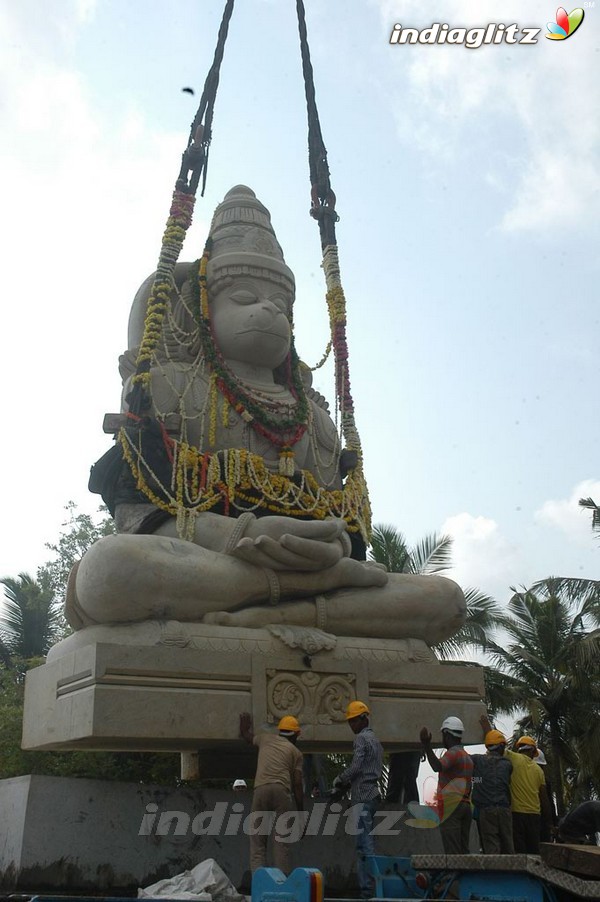 Action King Arjun Builds Hanuman Temple