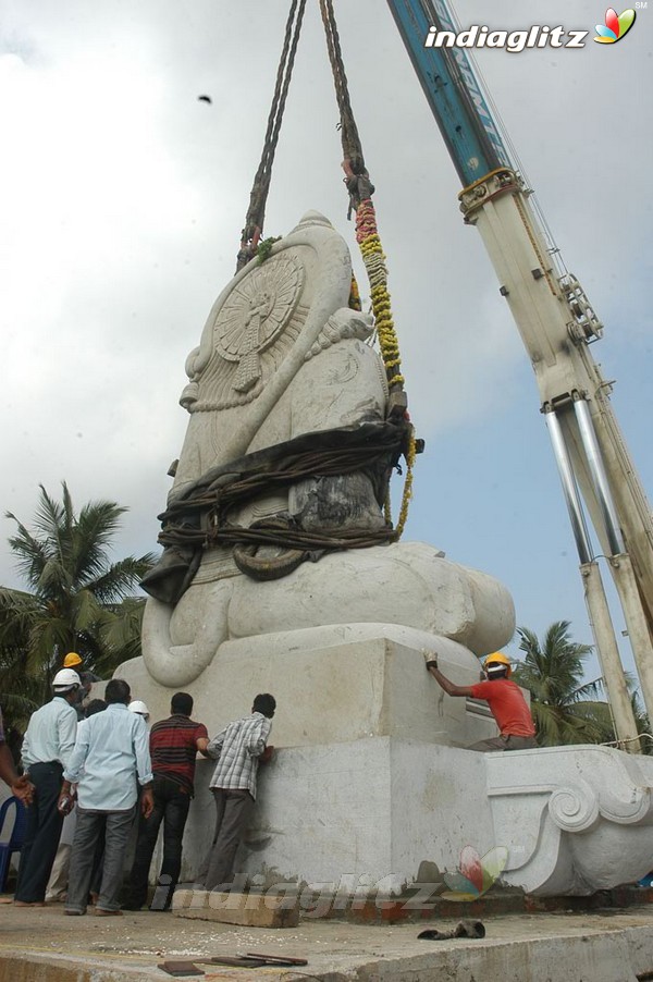 Action King Arjun Builds Hanuman Temple