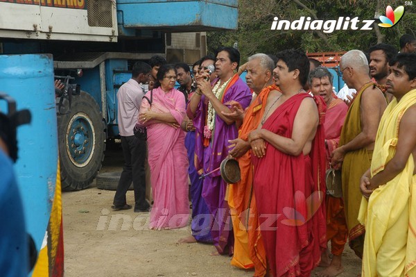 Action King Arjun Builds Hanuman Temple