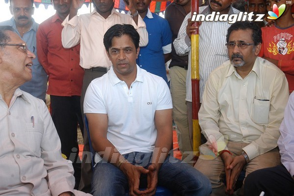 Action King Arjun Builds Hanuman Temple