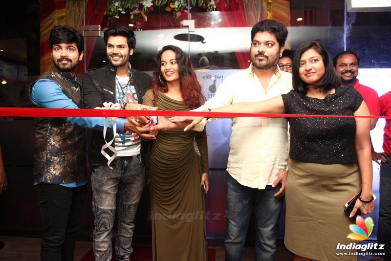 Bigg Boss Contestants Launch Naturals' B Cafe