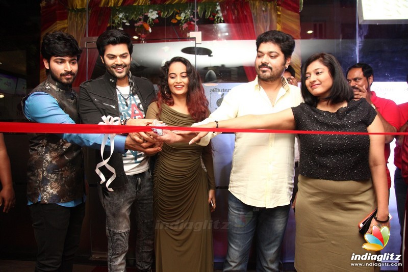 Bigg Boss Contestants Launch Naturals' B Cafe